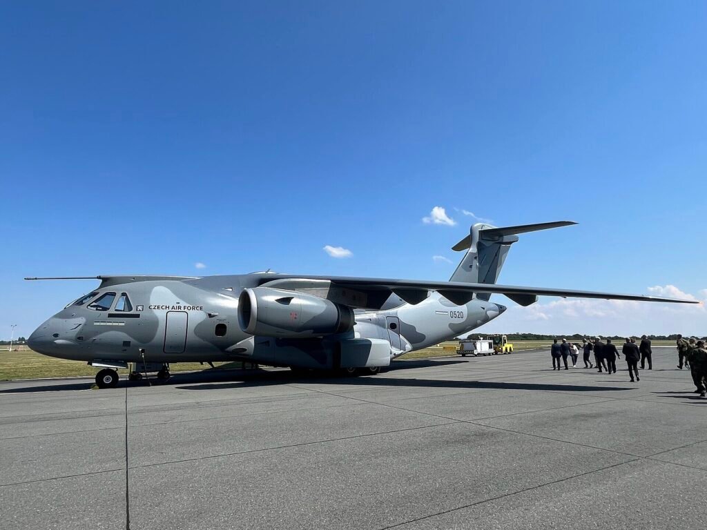 Cerimônia de recebimento de um Embraer C-390, na República Tcheca