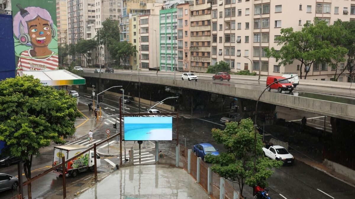 Chuva forte atinge Rio, Minas e ES nesta sexta com frente fria