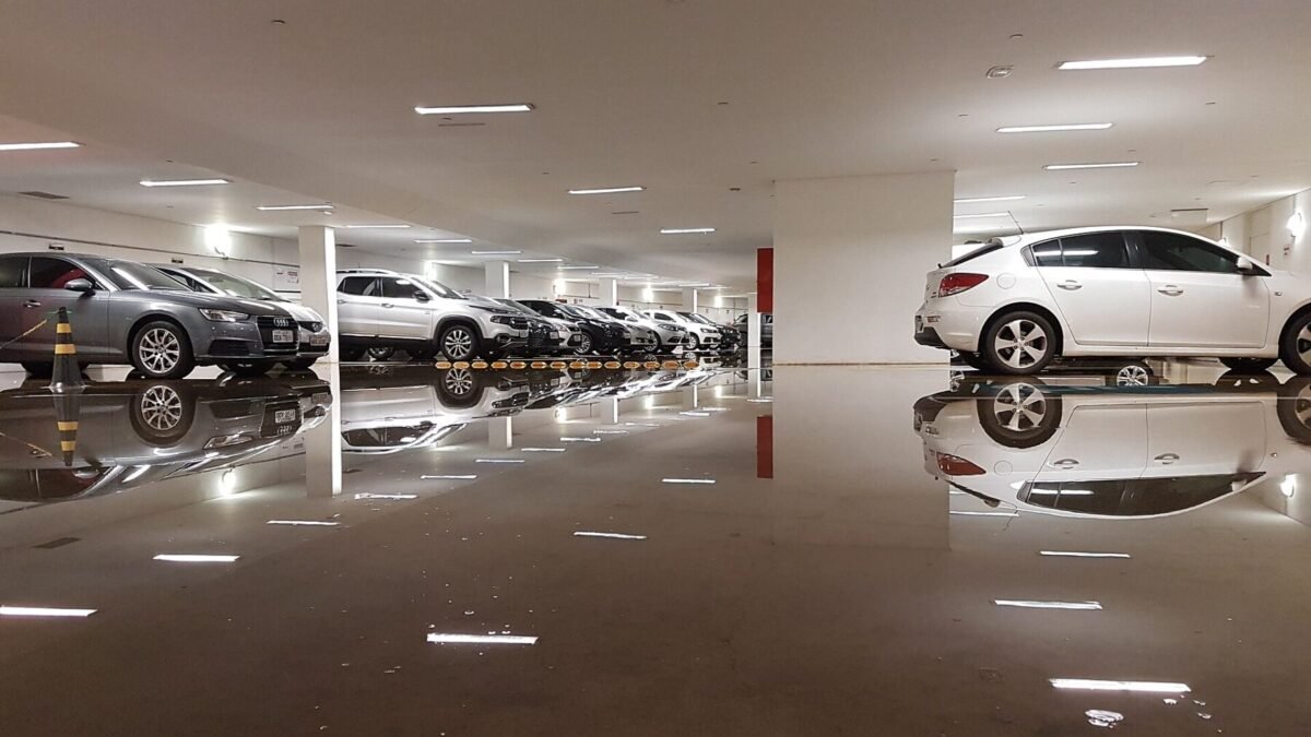 BH tem alerta de chuva com raios e vento de 50 km/h até as 8h de quarta; granizo cai na Região Oeste