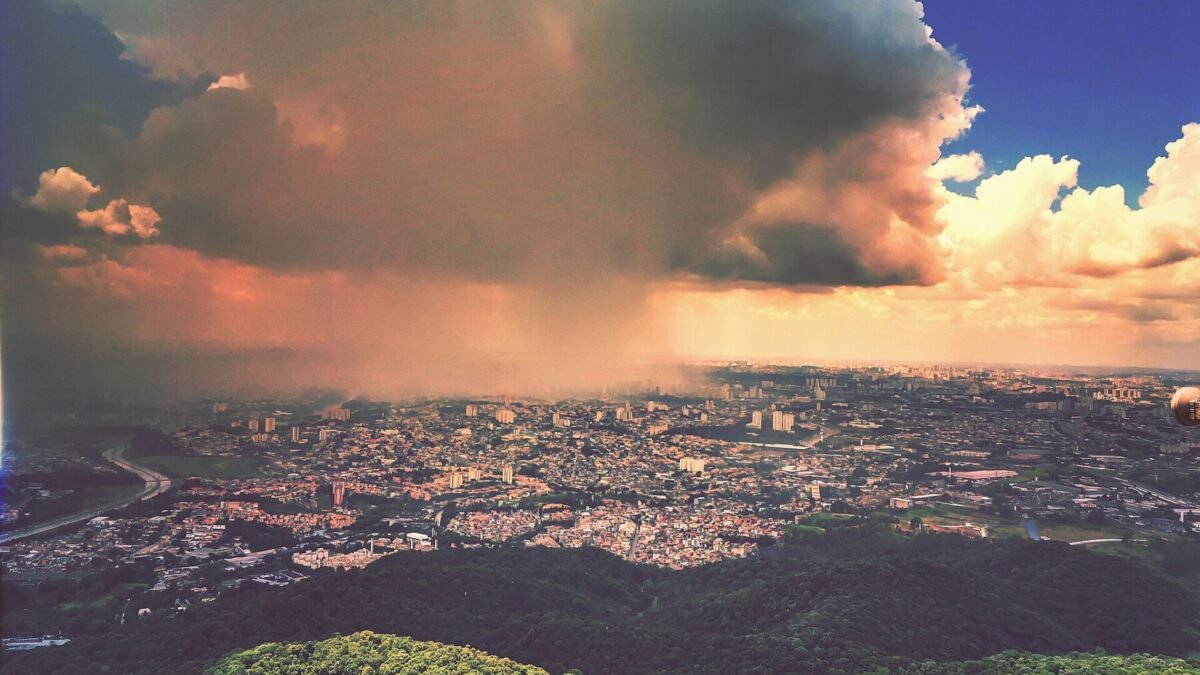 Defesa Civil de SP emite 24 alertas de chuva neste sábado; veja as regiões