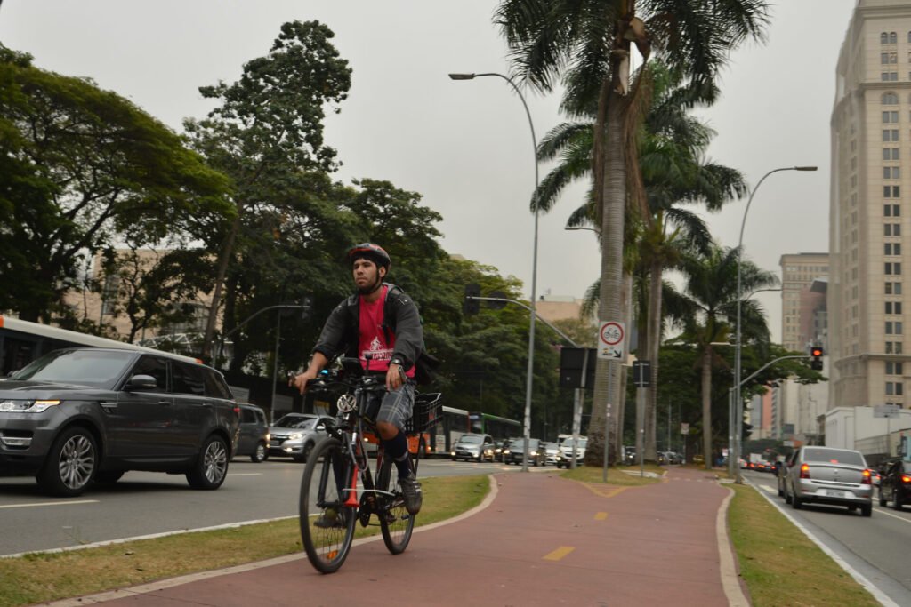 Ciclovia na Avenida Brigadeiro Faria Lima, região oeste de São Paulo