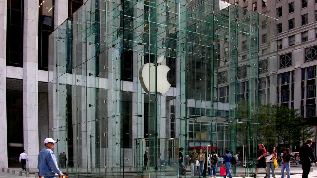 iPhone Duo, primeiro dobrável da Apple, abre pré-venda no Brasil de R$ 21.999 a R$ 30.999