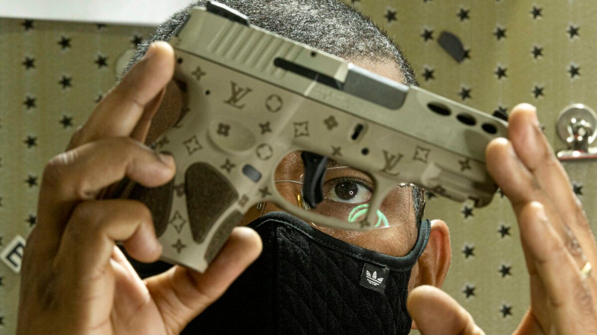 CACs podem voltar a transportar armas nesta segunda, após fim de veto do TSE