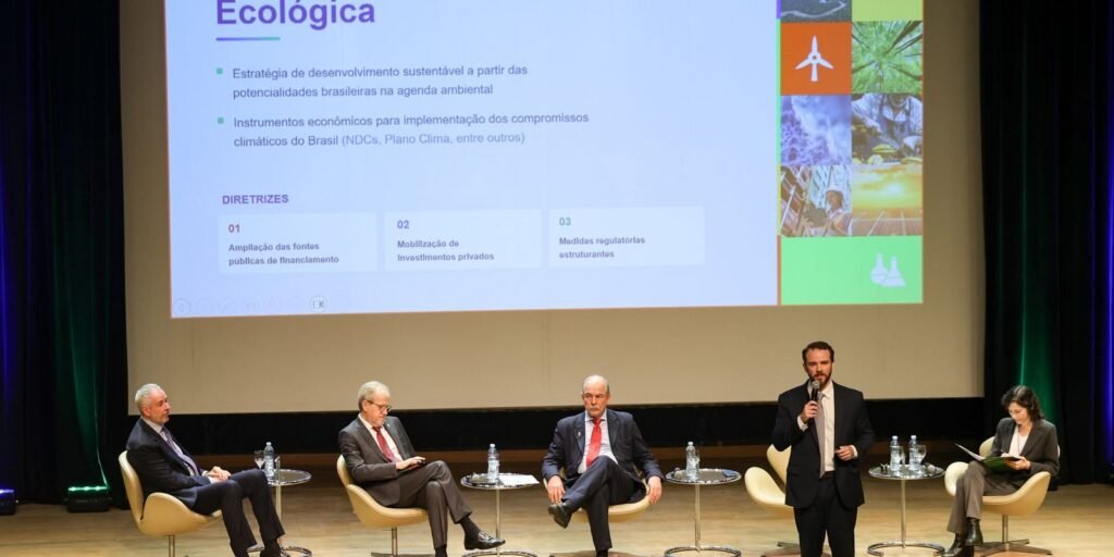 Dario Durigan, ministro da Fazenda, durante fórum econômico sobre transformação ecológica no BNDES, no centro do Rio de Janeiro