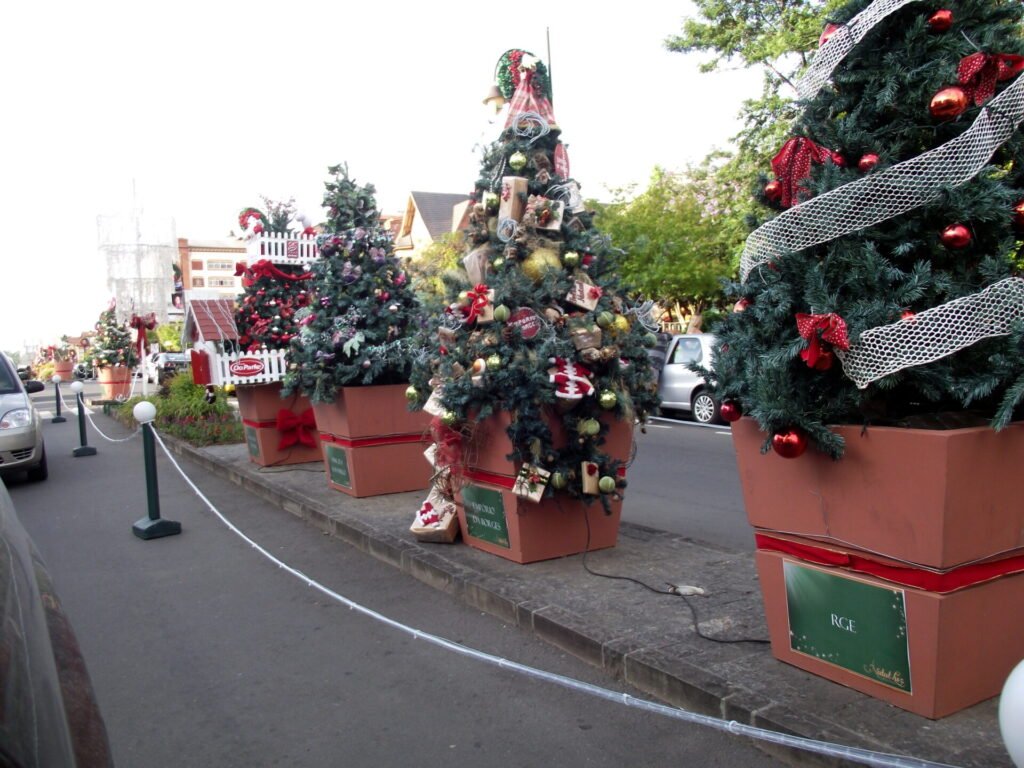 Decoração de Natal em rua de Gramado