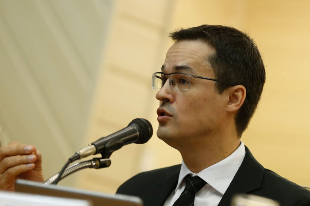 Deltan Dallagnol fala durante seminário da EMERJ, no Tribunal de Justiça, no centro do Rio