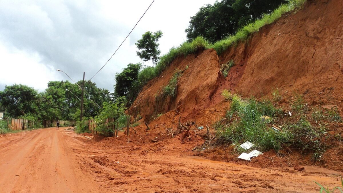 PR-281 está totalmente interditada após queda de barreira entre Realeza e Planalto
