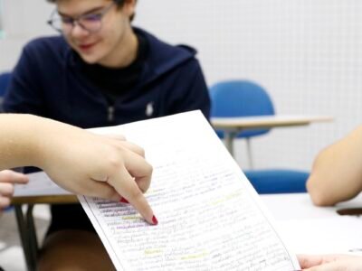 Redação do Enem 2026 pode zerar com recado ao corretor ou verso solto
