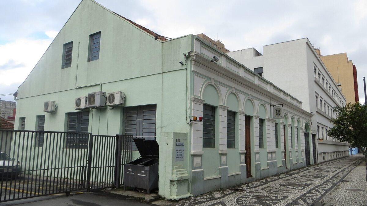 Menina de 3 anos morre atingida por trave em festa do Dia das Crianças no Paraná