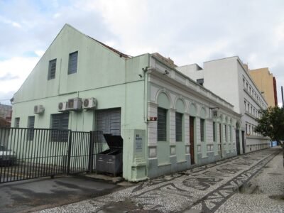 Menina de 3 anos morre atingida por trave em festa do Dia das Crianças no Paraná