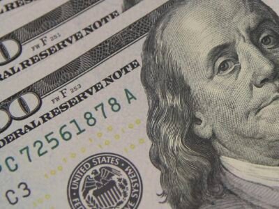 Dólar desaba quase 4% no mercado futuro da CME na noite da apuração e vai a R$ 5,05