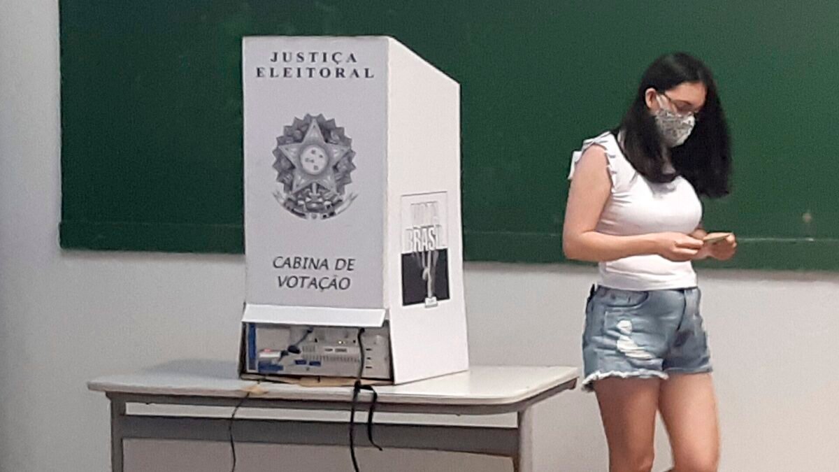 Escolas de SP fecham portas após prorrogação da votação até as 19h, relatam mesários