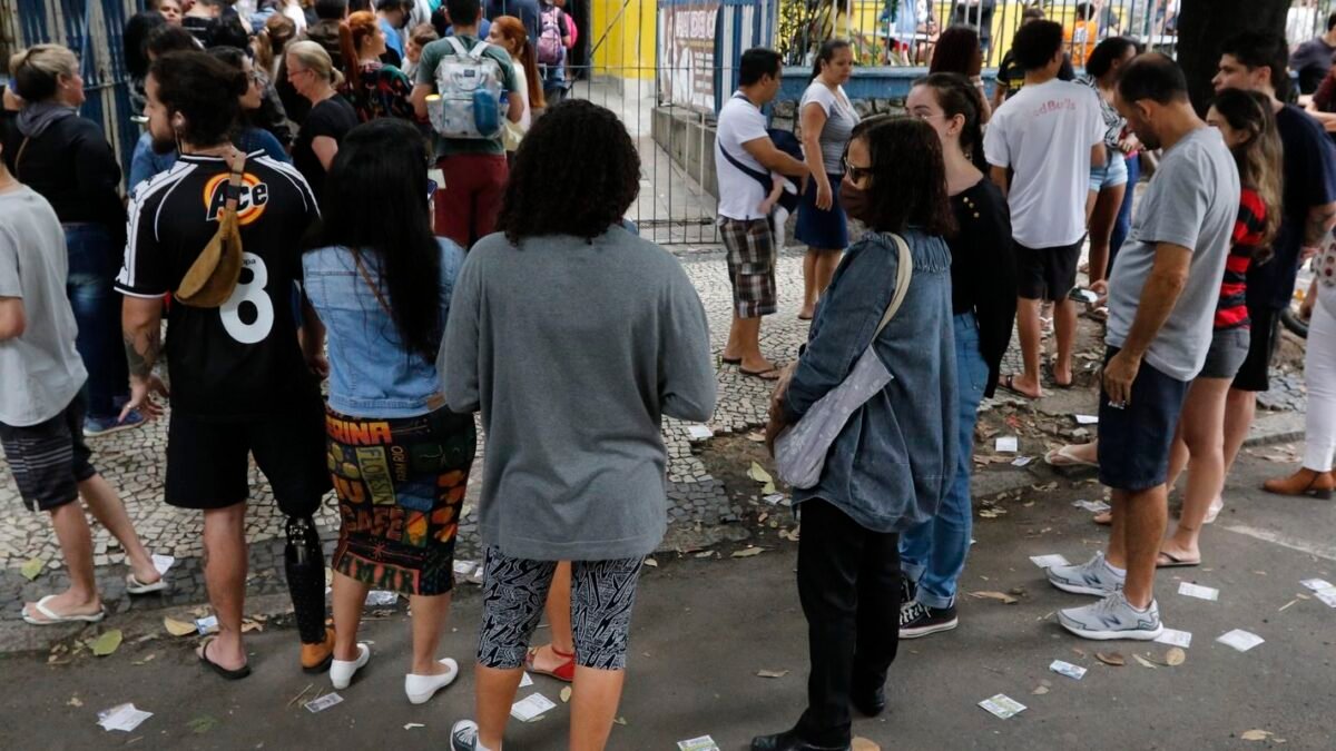 Cleitinho lidera com 53% em pesquisa Datafolha para governador de Minas