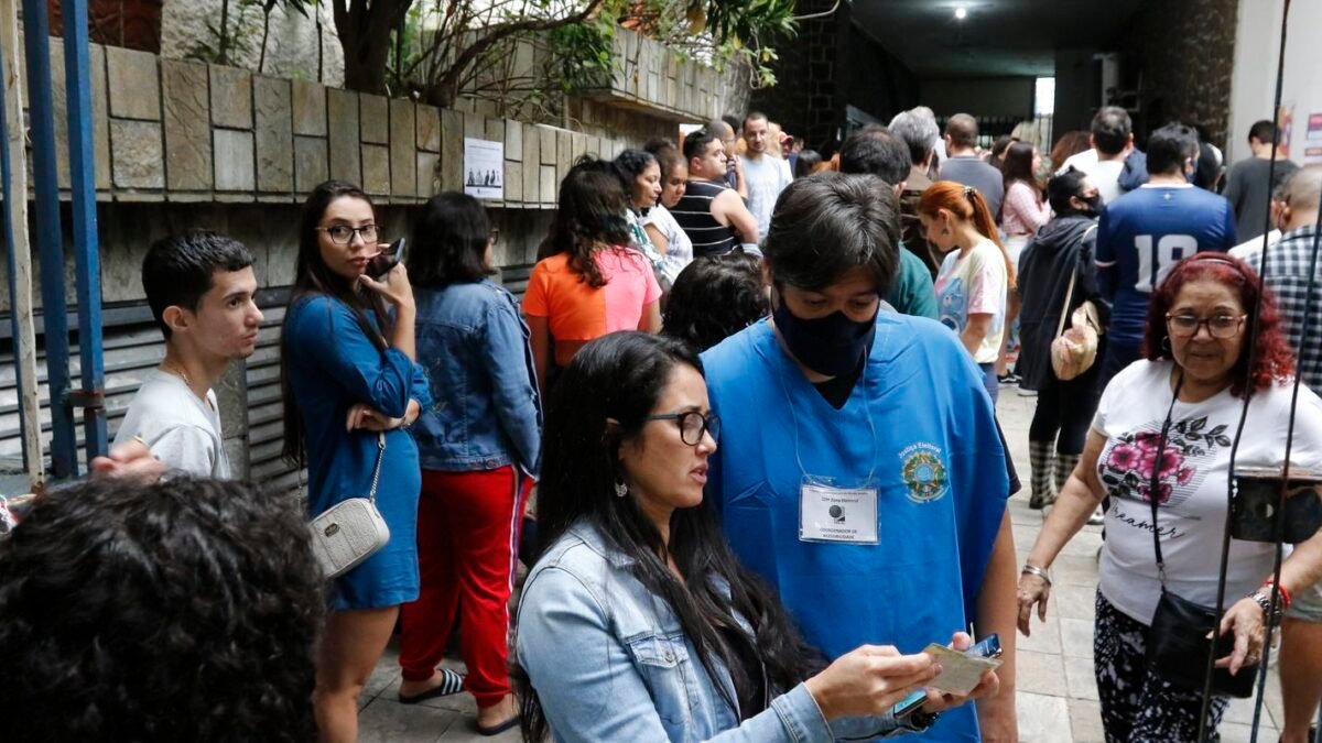 Datafolha: Paes tem 49% e Ruas 40% dos votos válidos no Rio; diferença cai para 9 pontos