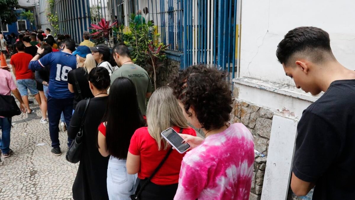 Propaganda eleitoral nas ruas termina às 22h deste sábado; veja as regras para domingo
