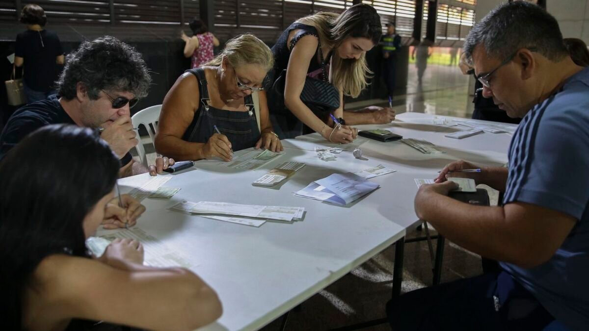 Vai faltar à eleição? Como justificar o voto no domingo (4) ou até 3 de dezembro