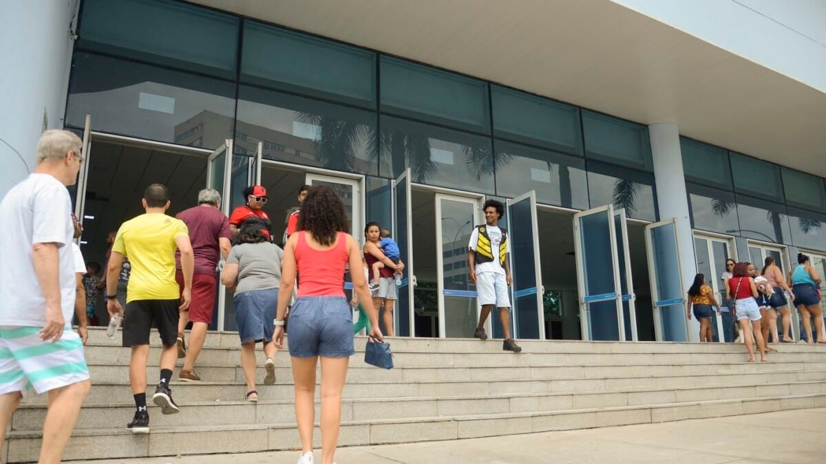 PoderData/Aya: Lula tem 45% e Flávio, 43% dos votos válidos na véspera do 1º turno