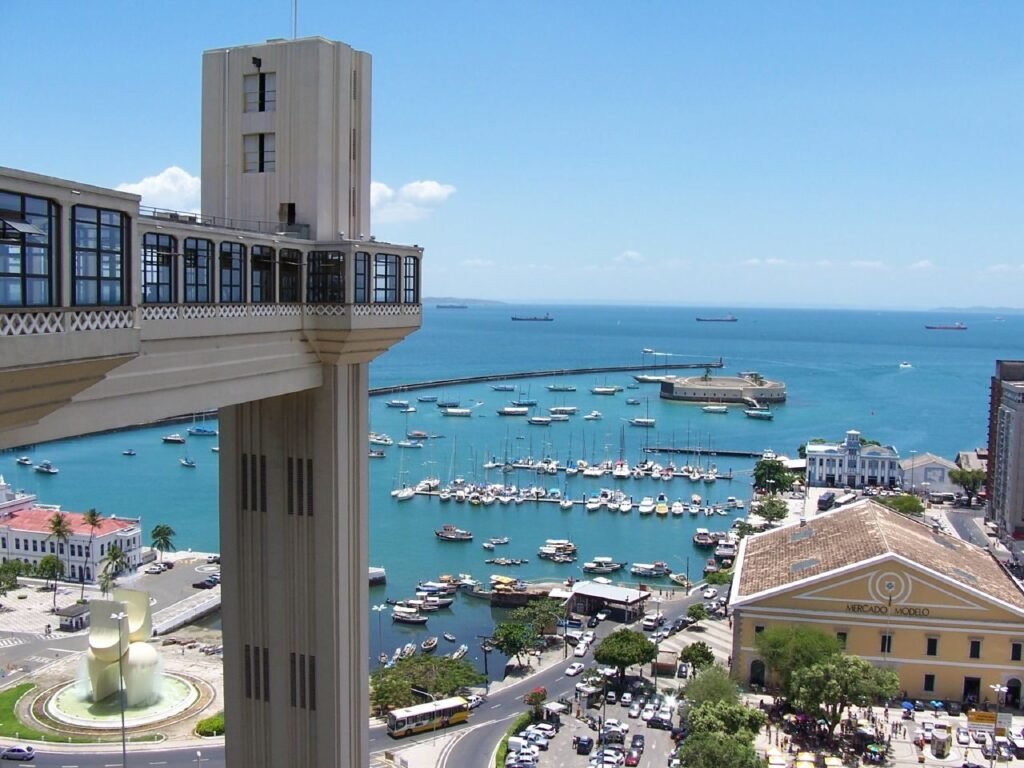 Elevador Lacerda e o porto de Salvador