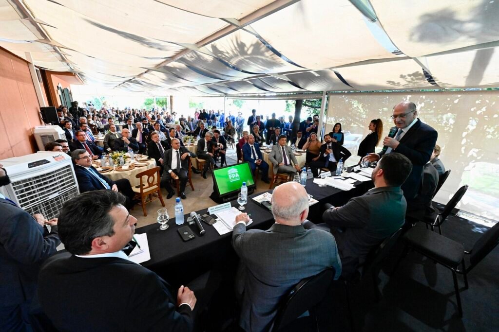 Encontro da Frente Parlamentar da Agropecuária, em almoço realizado em 2023