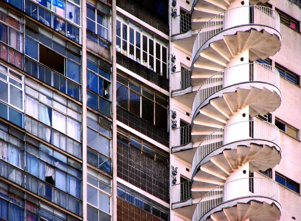 Escada de emergência do Edifício Copan, em São Paulo