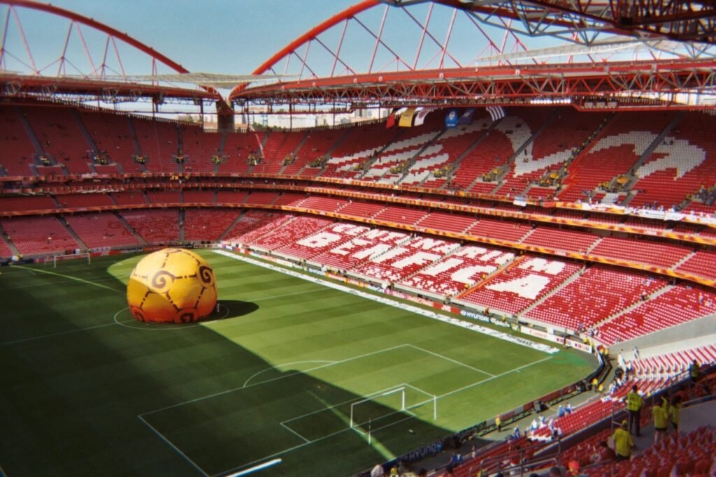 Estádio da Luz durante partida entre Portugal e Grécia, pela Euro 2004