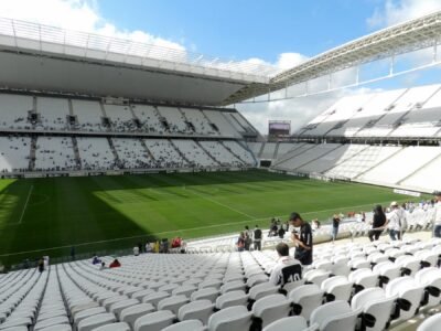 Corinthians sonda Carille após saída de Diniz e tem até sexta para registrar técnico