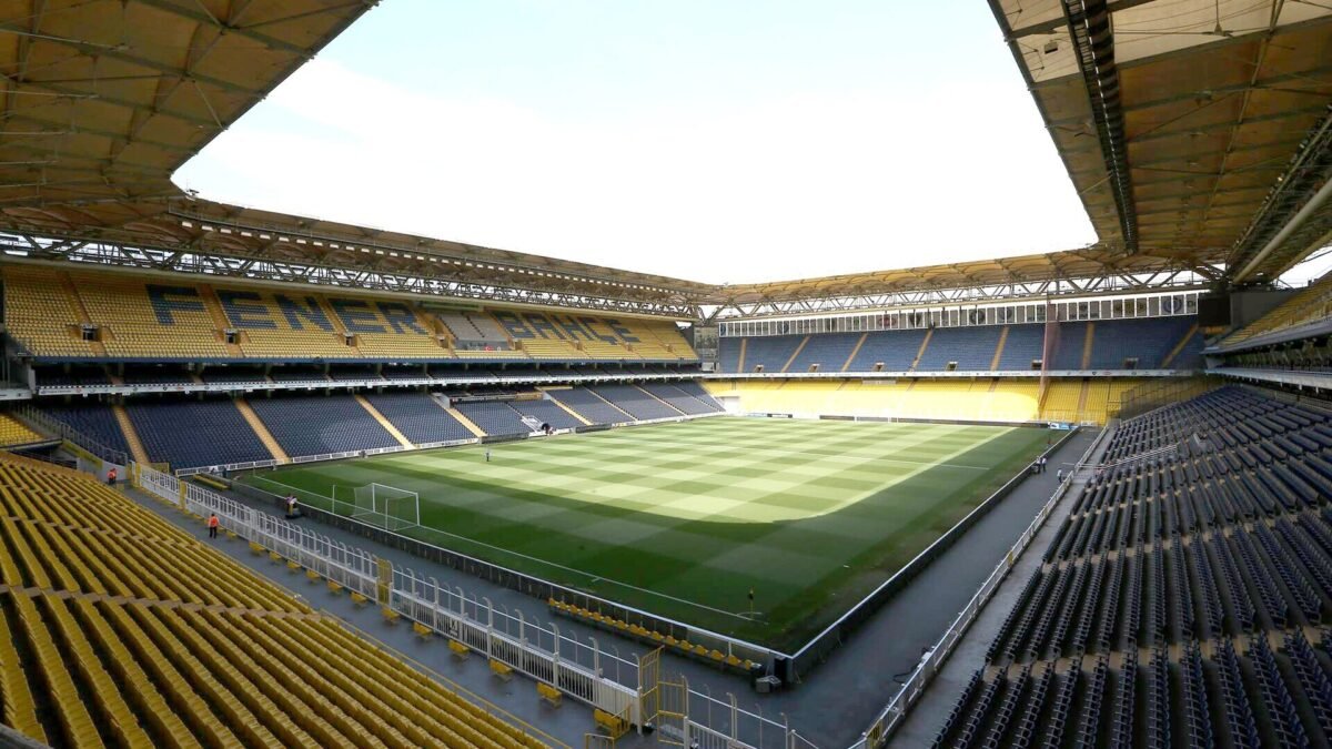 Fenerbahçe x Slavia Praga hoje às 13h45: onde assistir pela Champions