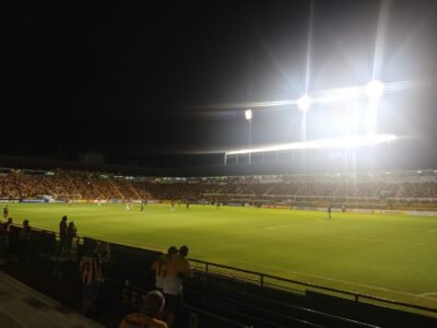 Criciúma x América-MG: jogo é às 19h30 desta segunda, na ESPN e no Disney+
