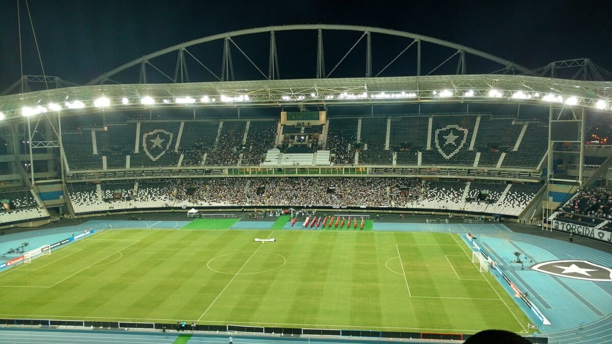 Botafogo, 13º, perde por 2 a 1 para o Vasco e enfrenta o Coritiba às 16h