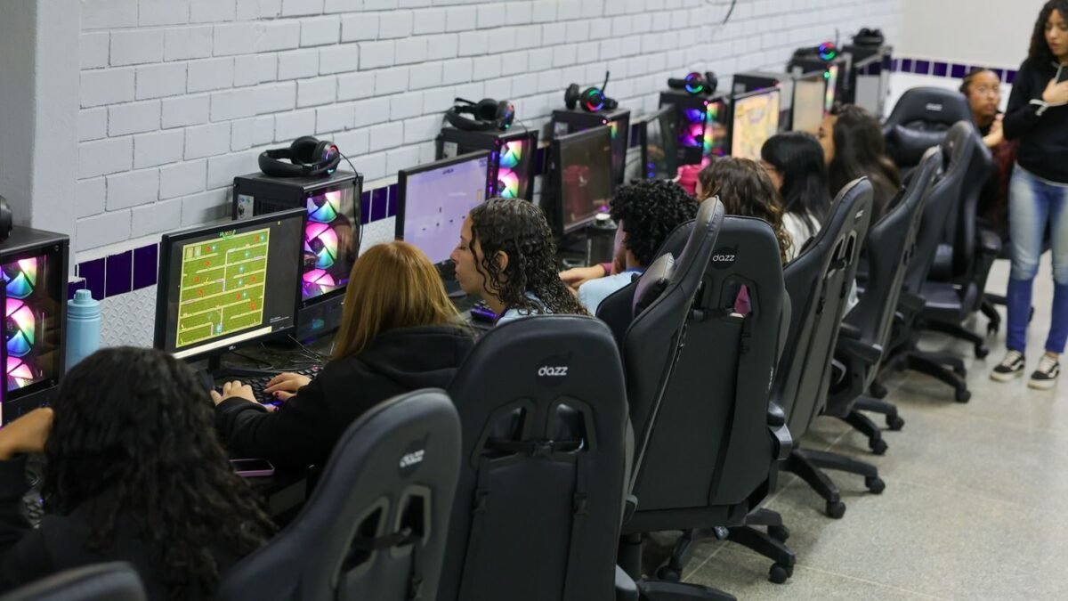 Enem 2026: Paraná organiza transporte gratuito para alunos da rede estadual