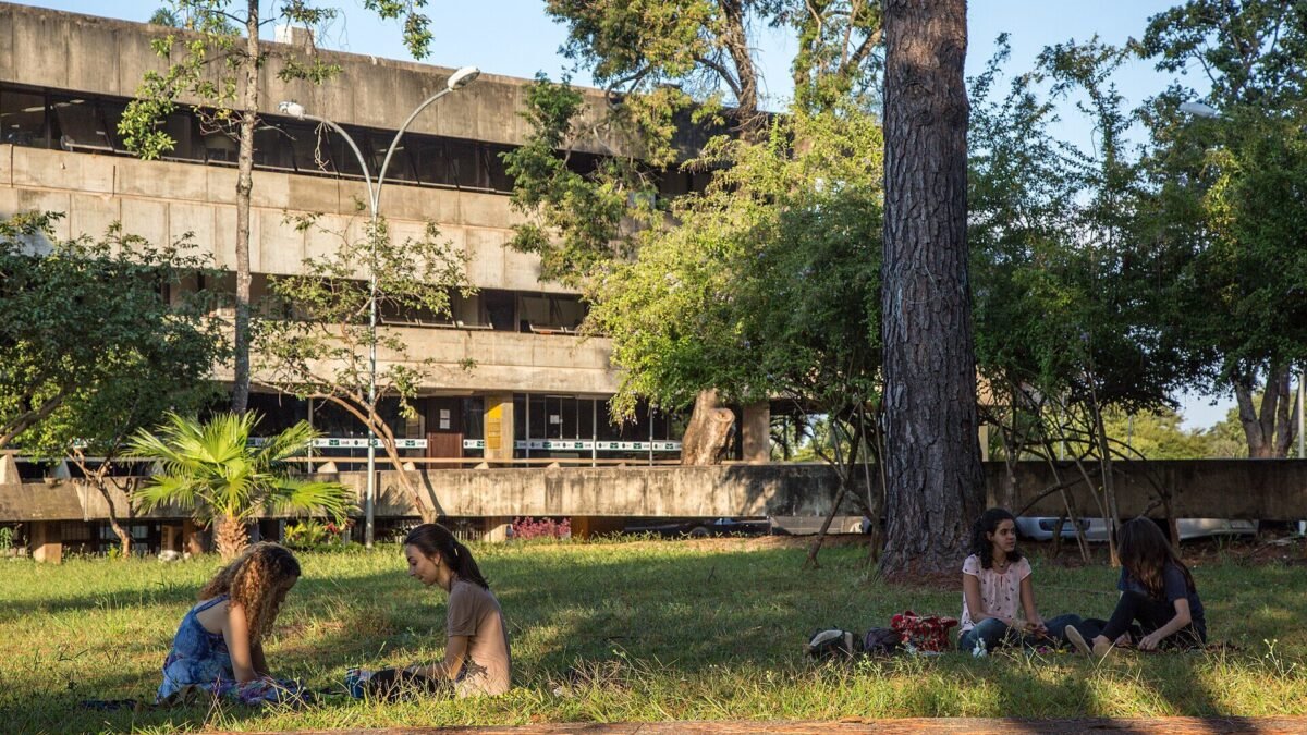 Lula promete Pé-de-Meia para universitários: R$ 700 por mês e R$ 10 mil em quatro anos