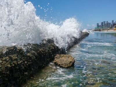 Corpo de barraqueiro que tentou salvar turistas é achado no mar de Boa Viagem, no Recife
