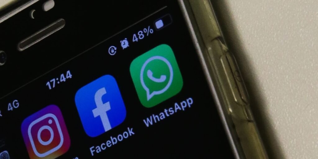 Logotipos de Facebook, Instagram e WhatsApp, citados em notícia sobre problemas de acesso às plataformas. Imagem de arquivo