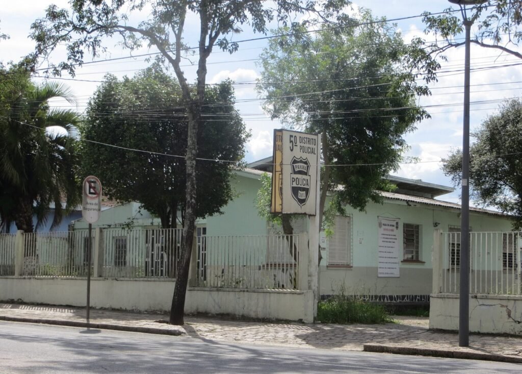Fachada da Delegacia da Polícia Civil do Paraná no bairro Bacacheri