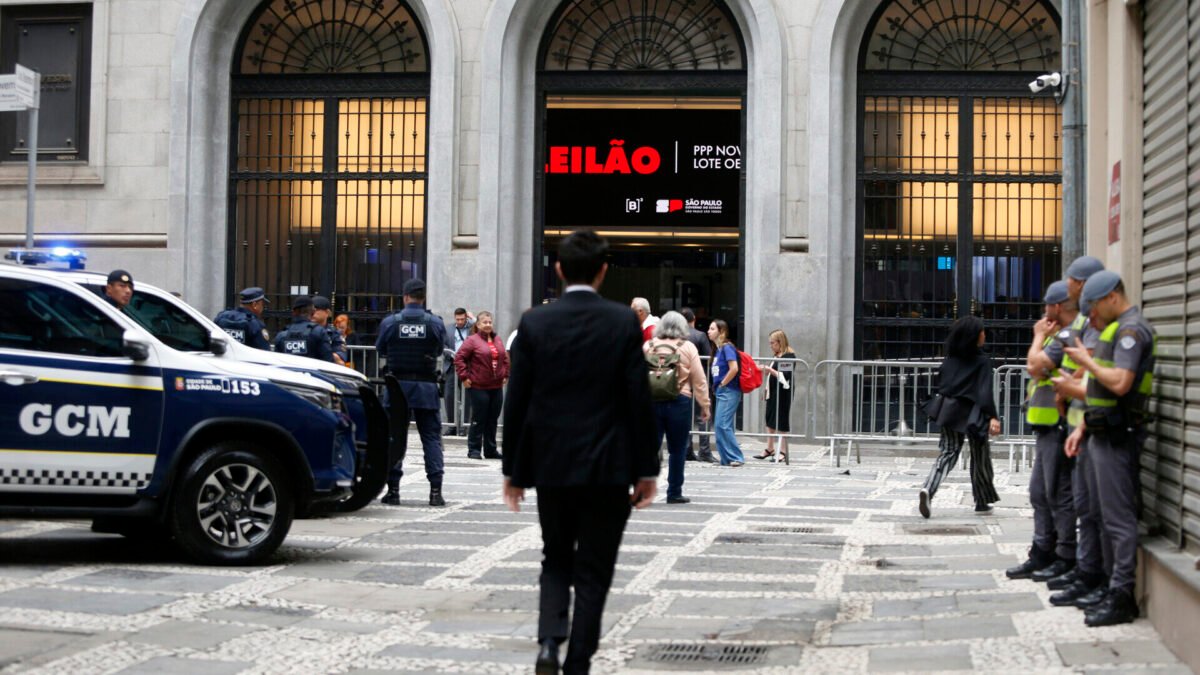 Dólar fecha a R$ 5,4066 com maior alta em 23 anos após reeleição de Lula