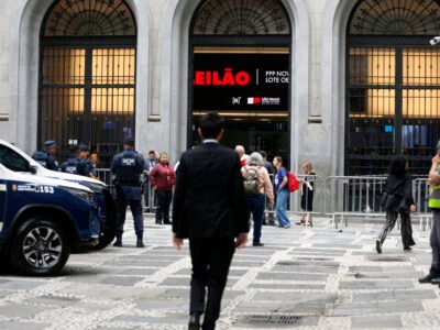Dólar fecha a R$ 5,4066 com maior alta em 23 anos após reeleição de Lula