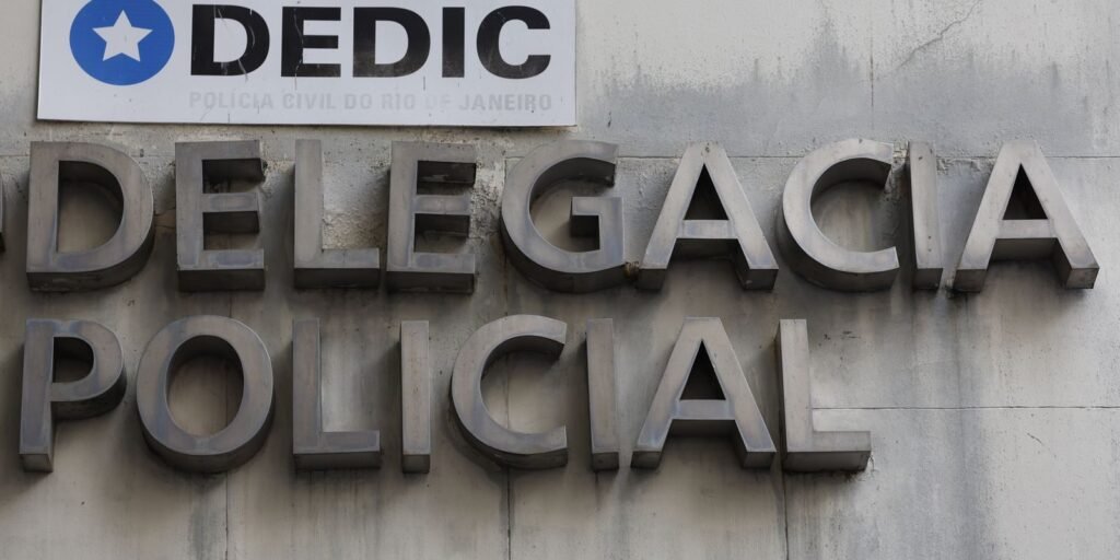Fachada/identificação de Delegacia Policial, da Polícia Civil, no Rio de Janeiro