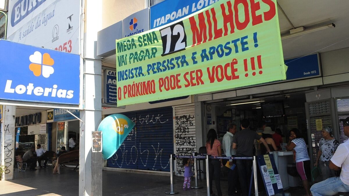 Mega-Sena acumulada pode pagar R$ 300 milhões nesta segunda; apostas vão até as 20h