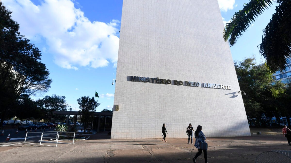 Dia do Servidor (28/10) não é feriado: veja quem folga na quarta e quem passou para sexta