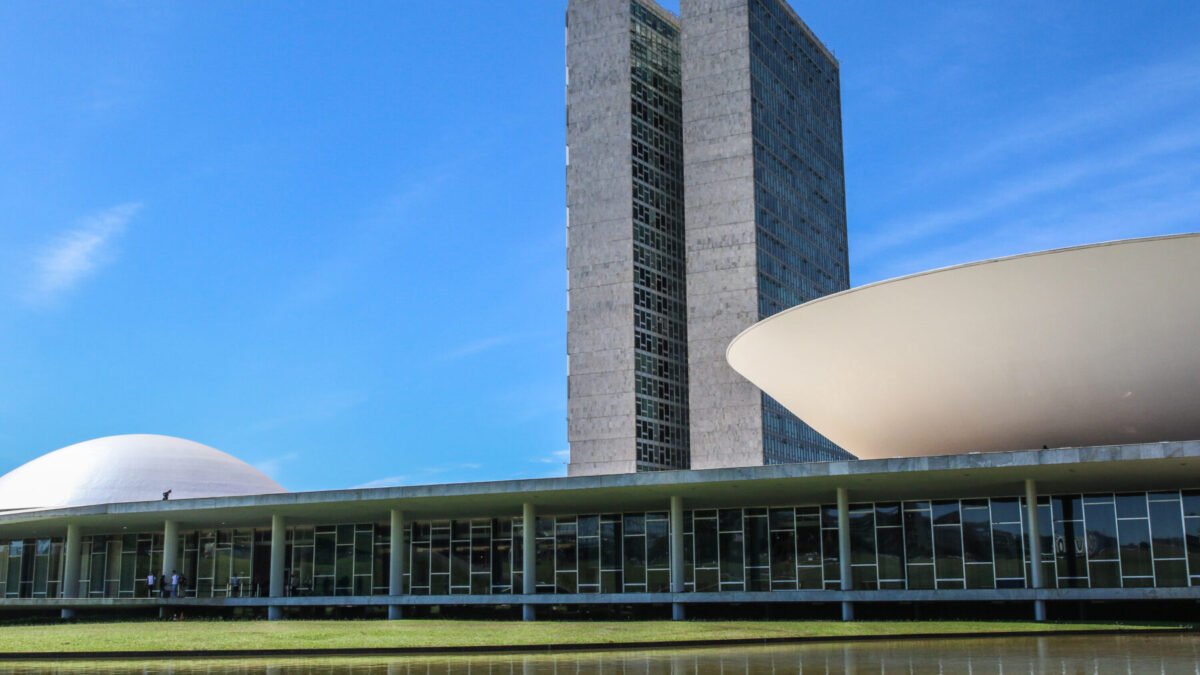 Dois votos para senador: ordem não muda o peso, e repetir o candidato anula o segundo voto