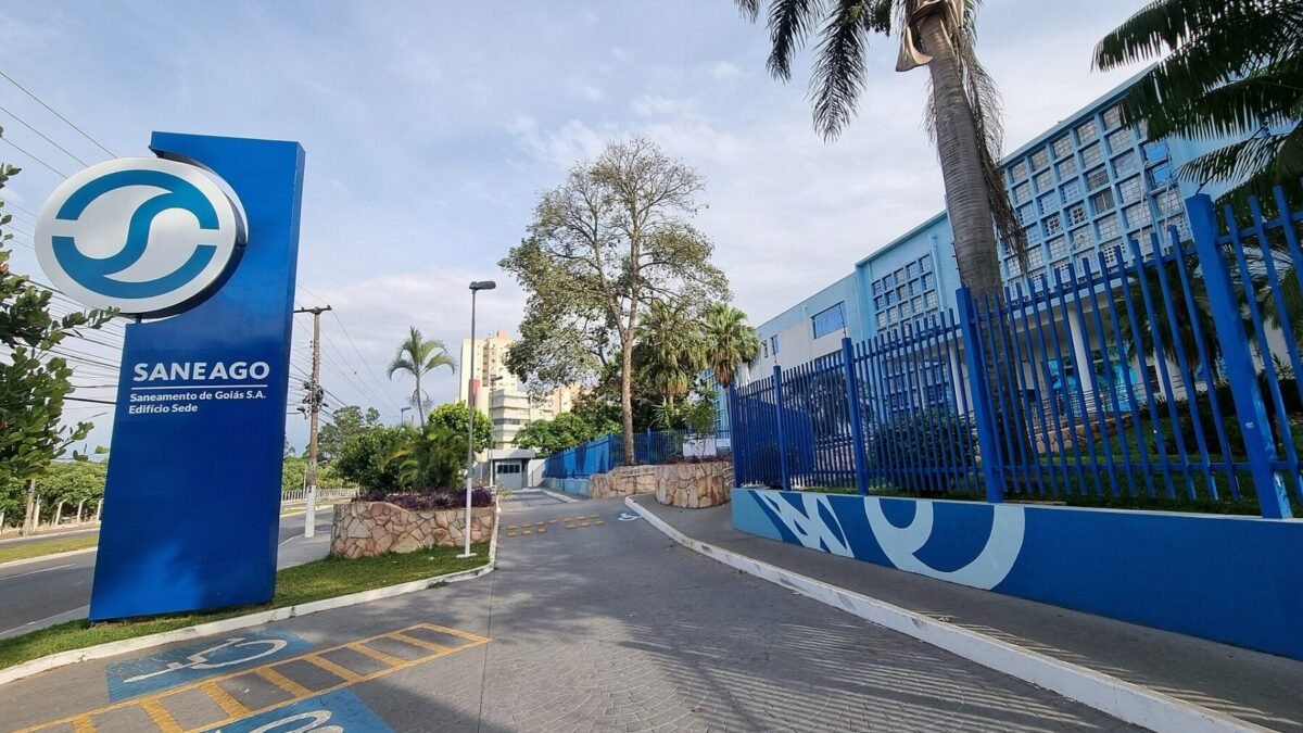 Golpe da Saneago pelo WhatsApp: como identificar boleto falso em Goiás
