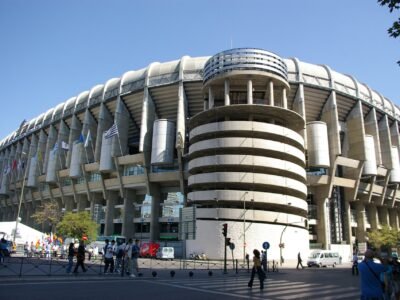 Real Madrid goleia o Sevilla por 4 a 1 no Bernabéu, com dois gols de Mbappé