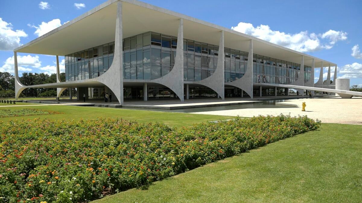 Governo Lula deve anunciar hoje projeto para zerar dívidas tributárias de MEIs