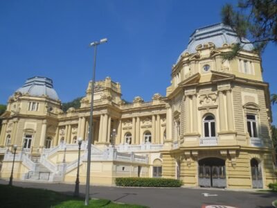 Douglas Ruas lidera para governador no Rio de Janeiro; veja senadores e deputados eleitos