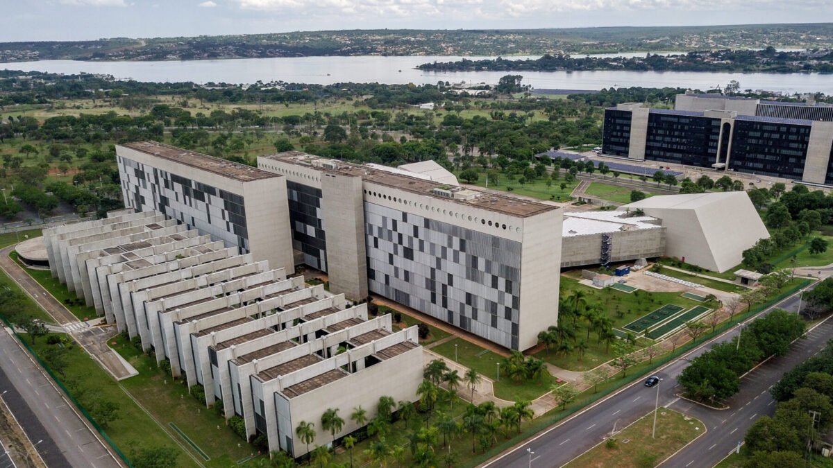 Penhora de salário: STJ permite em dívida civil, mas só em casos excepcionais