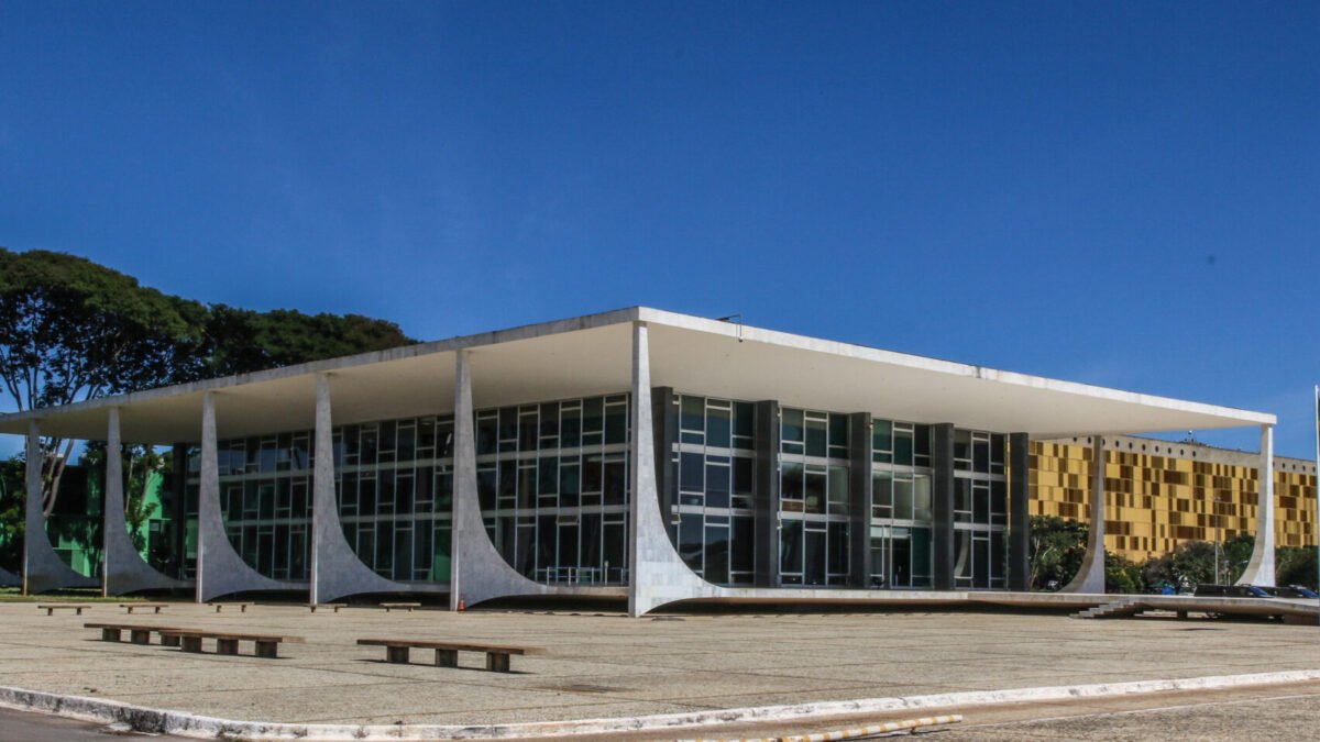 AGU pede ao STF que derrube leis das bets e muda posição de 2024