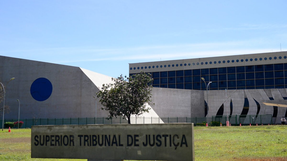 PF faz buscas contra desembargador do Rio suspeito de decidir em troca de vantagens