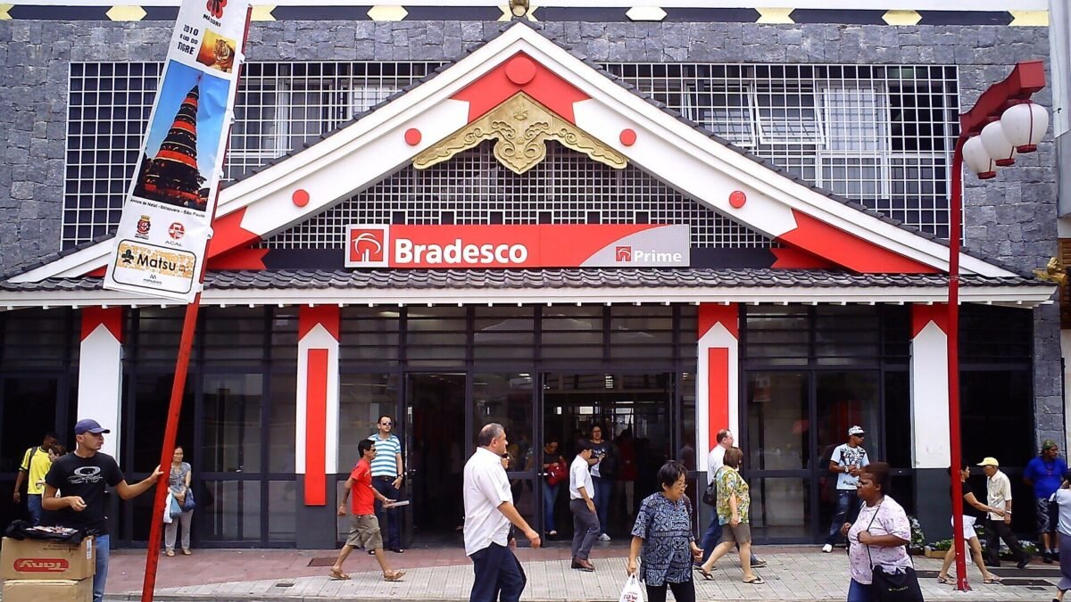 Bradesco lucra R$ 7,1 bi no 3º tri, mas inadimplência sobe a 4,6% e ações caem