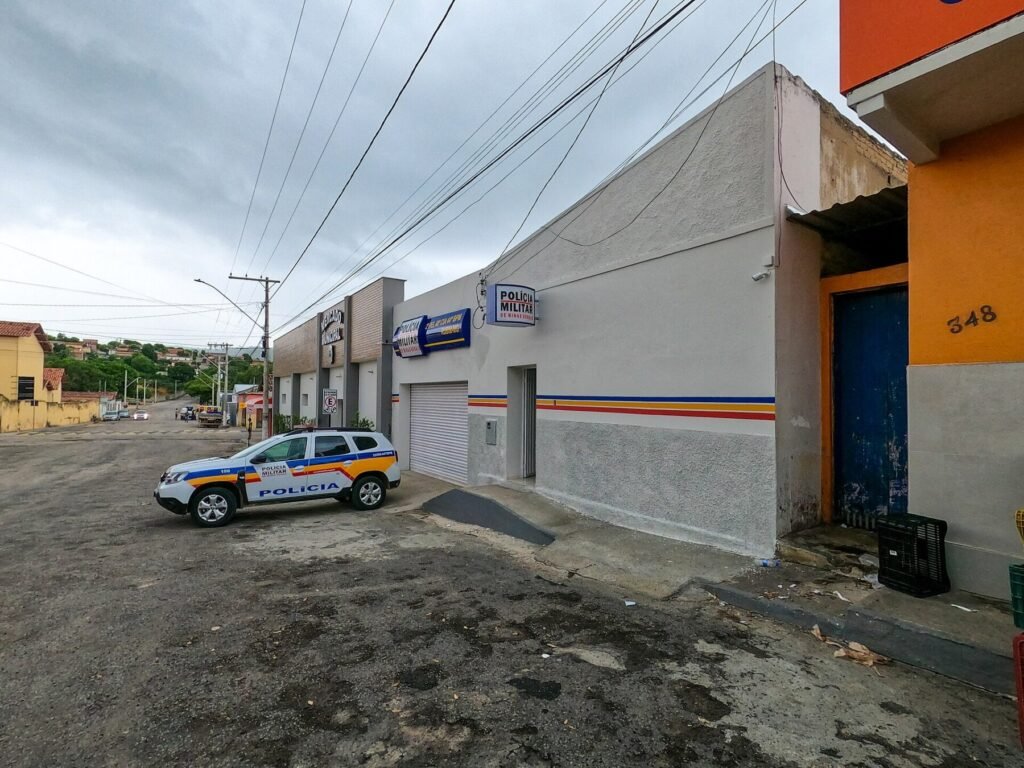 Fachada/identificação da Polícia Militar de Minas Gerais