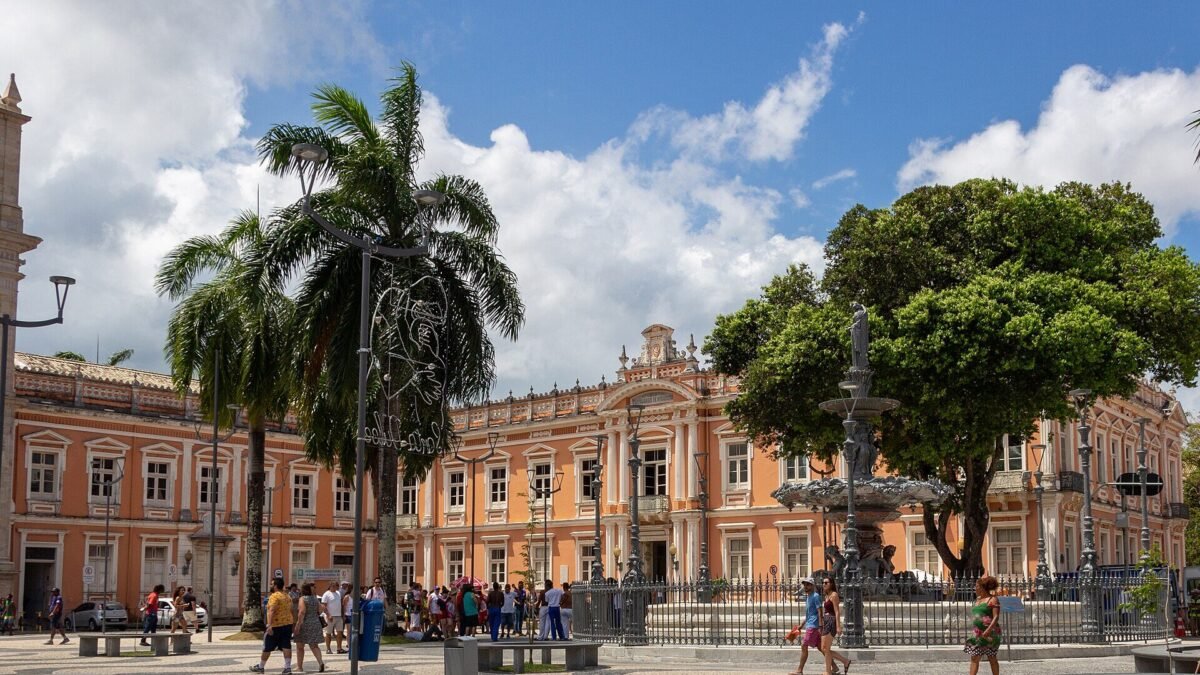 Lottenberg defende que faculdades de Medicina ensinem a contestar a IA